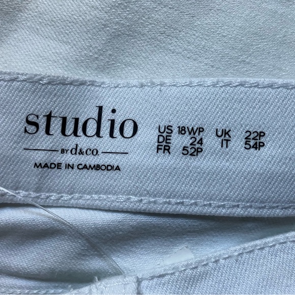 Plus size white jeans - Picture 7 of 9